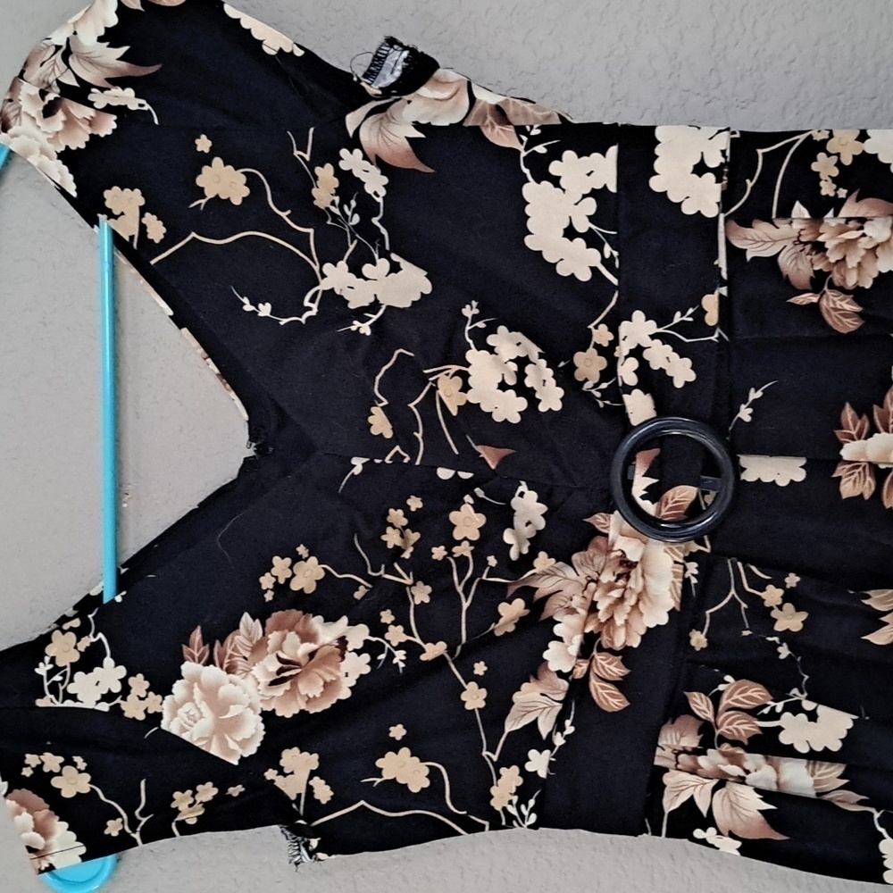 Women's dress - Picture 2 of 5